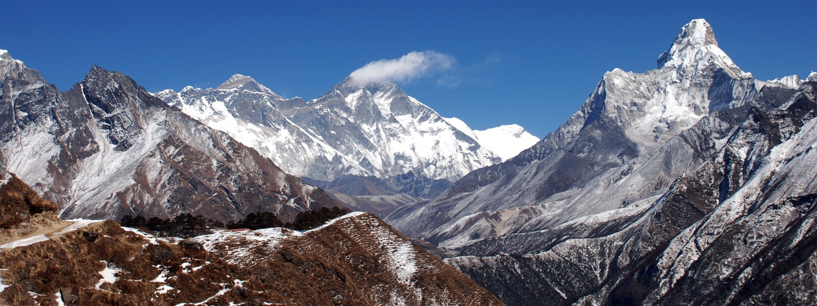 Cholatse Peak Climbing