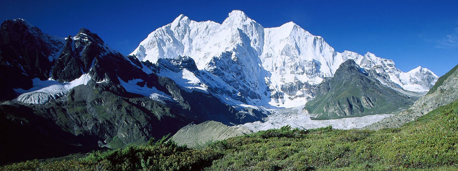 Chomo Lonzo Peak Expedition