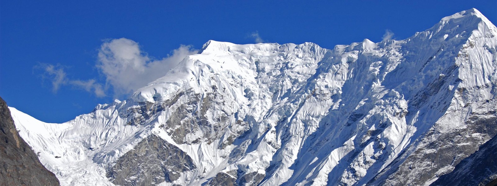 Tsorolpa Lake and mountain