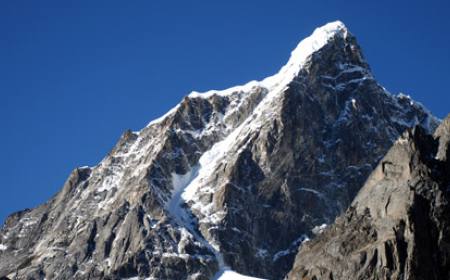 Cholatse Peak Climbing