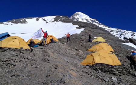 Pisang Peak 6,092m. Climbing